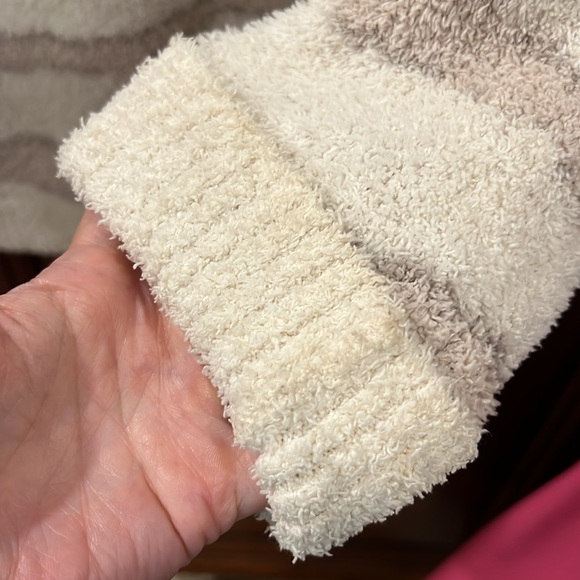 Barefoot Dreams sweater - Picture 8 of 8